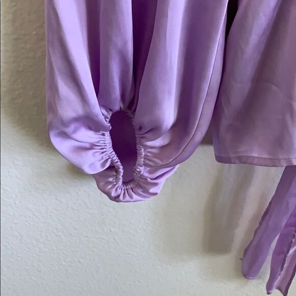 🔹4/$25 Satiny Purple Top - Picture 4 of 9